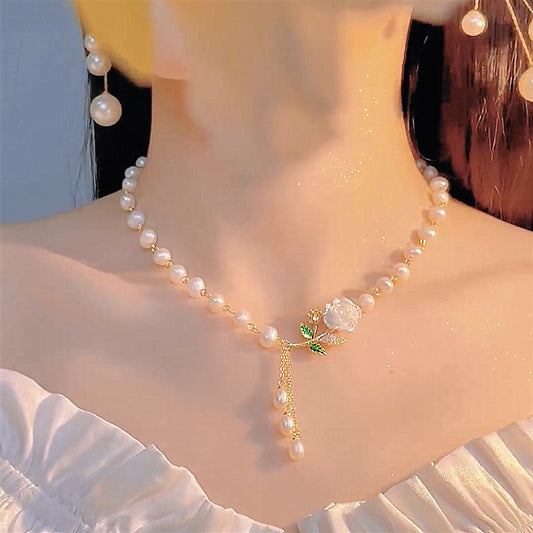 Ozdobte svůj výstřih elegancí – náhrdelník s perlou a zirkonem. Na dobírku! ✨