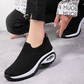 Nazujte je během vteřiny díky elastickému ponožkovému límci – prodyšné platformové tenisky. Na dobírku! 👟