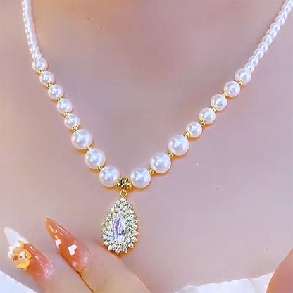 Zvýrazněte své klíční kosti elegantním designem – perlový náhrdelník ve tvaru slzy. Na dobírku! ✨