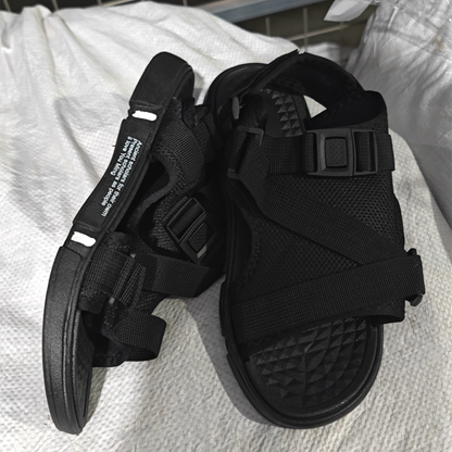 Užijte si maximální proudění vzduchu při každém kroku – pánské prodyšné sportovní sandály s mesh svrškem. Na dobírku! 👞