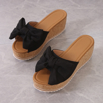 Získejte pohodlné zvýšení s elegantní mašlí – dámské klínové sandály s mašlí. Na dobírku! 👡