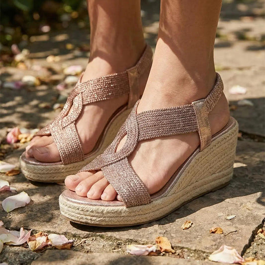 Vkročte do léta s bohémskou elegancí – dámské bohémské tkané klínové sandály. Na dobírku! 🌸