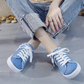 Nazujte je během vteřiny a vyrazte ve stylu – dámské džínové mule tenisky s trendy třásněmi. Na dobírku! 👟