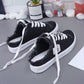 Nazujte je během vteřiny a vyrazte ve stylu – dámské džínové mule tenisky s trendy třásněmi. Na dobírku! 👟