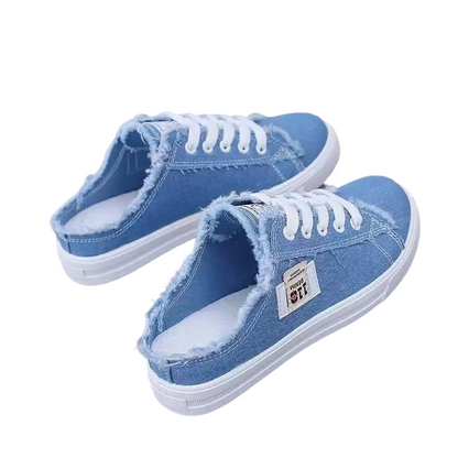 Nazujte je během vteřiny a vyrazte ve stylu – dámské džínové mule tenisky s trendy třásněmi. Na dobírku! 👟